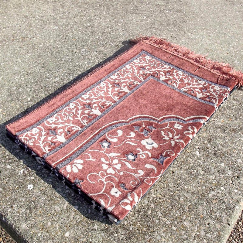 Tapis De Prière En Velours - Motif Jardin - Fond Marron Claire disponible chez Al - imen