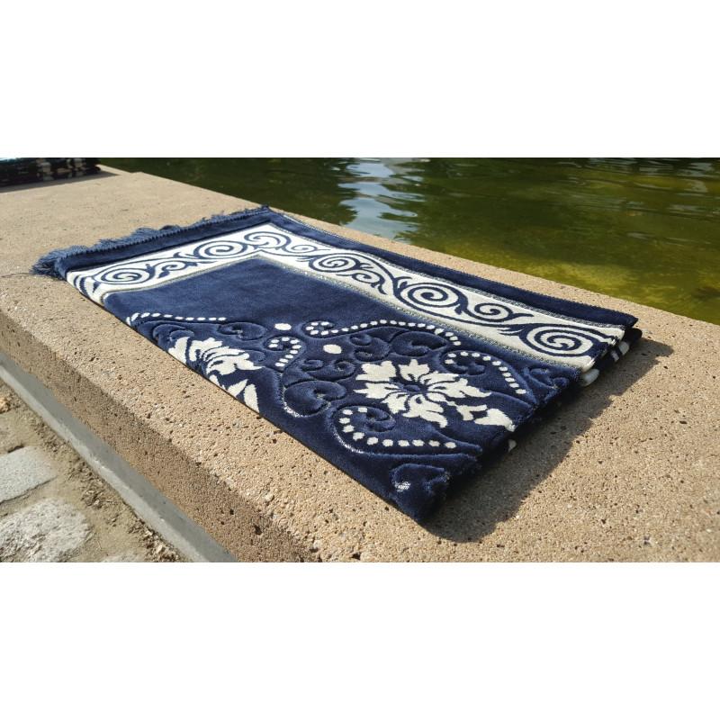 Tapis de Prière - motif fleurs - Fond Bleu foncé disponible chez Al - imen